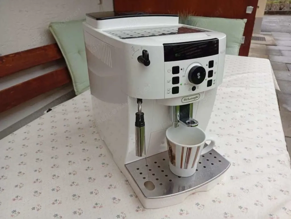 De'Longhi ECAM Magnificia S in schönem Weiß