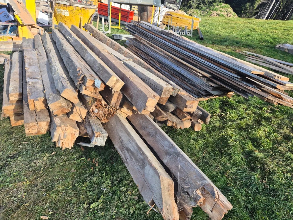 Altholz Balken und Bretter