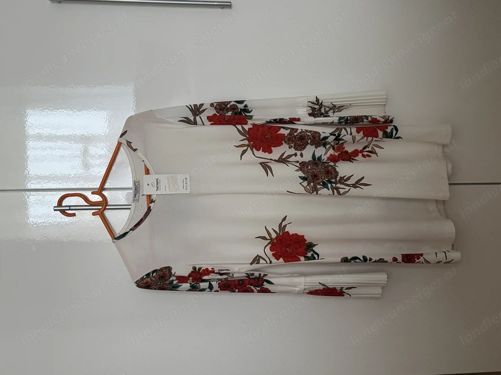 Kleid mit Blumenmuster NEU