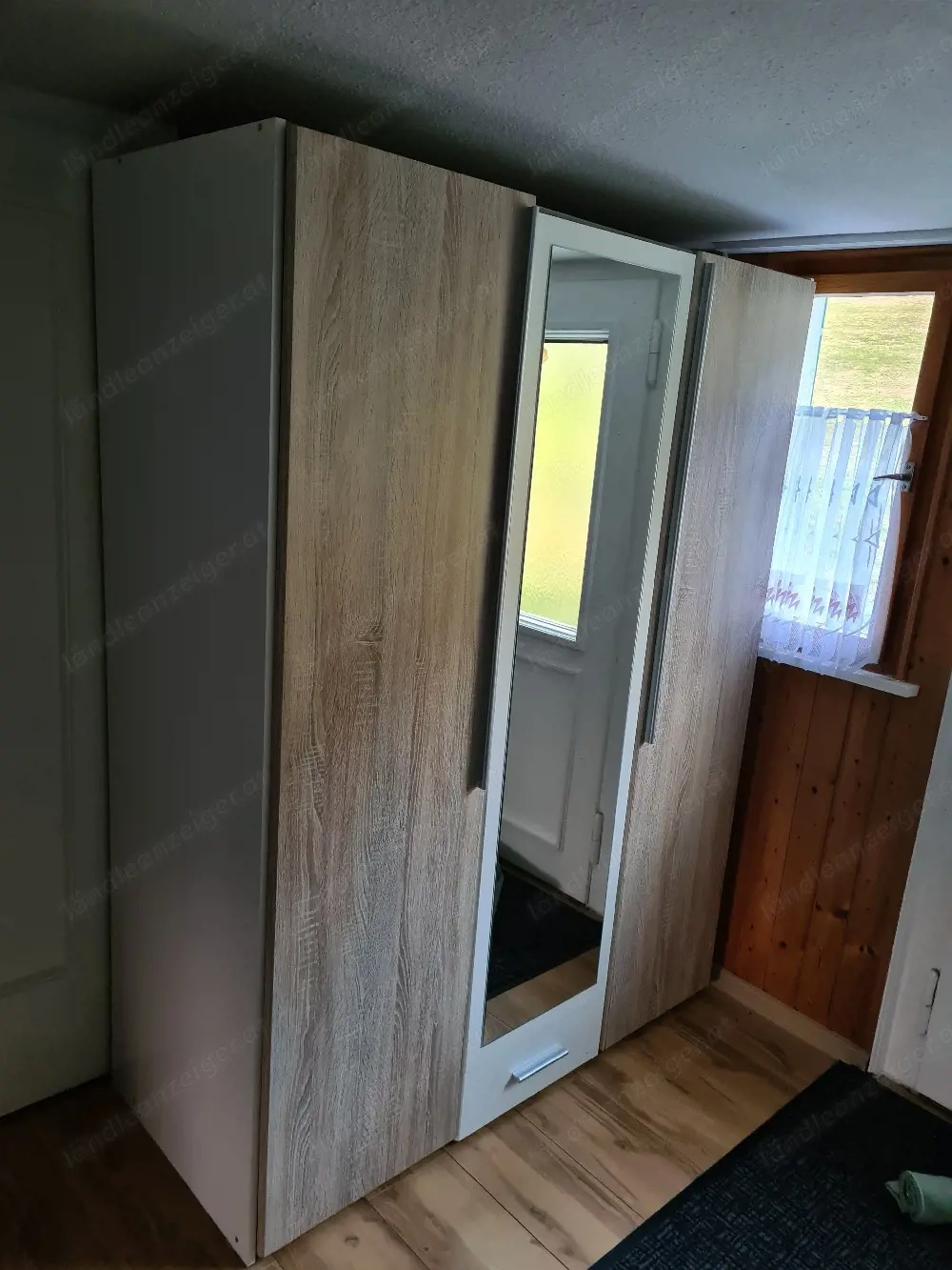 Kleiderschrank mit Spiegel 