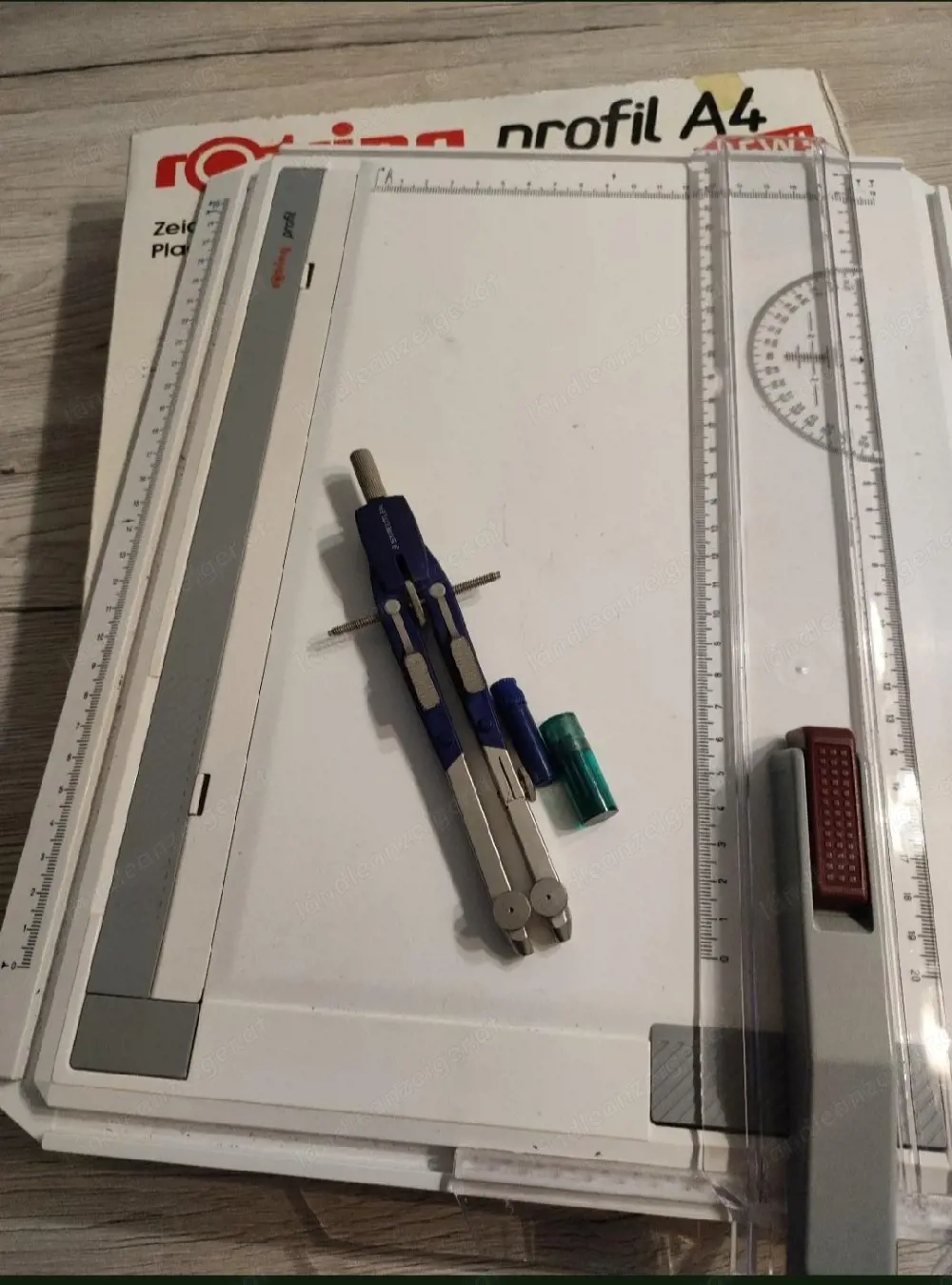 Zeichenplatte mit Zirkel 