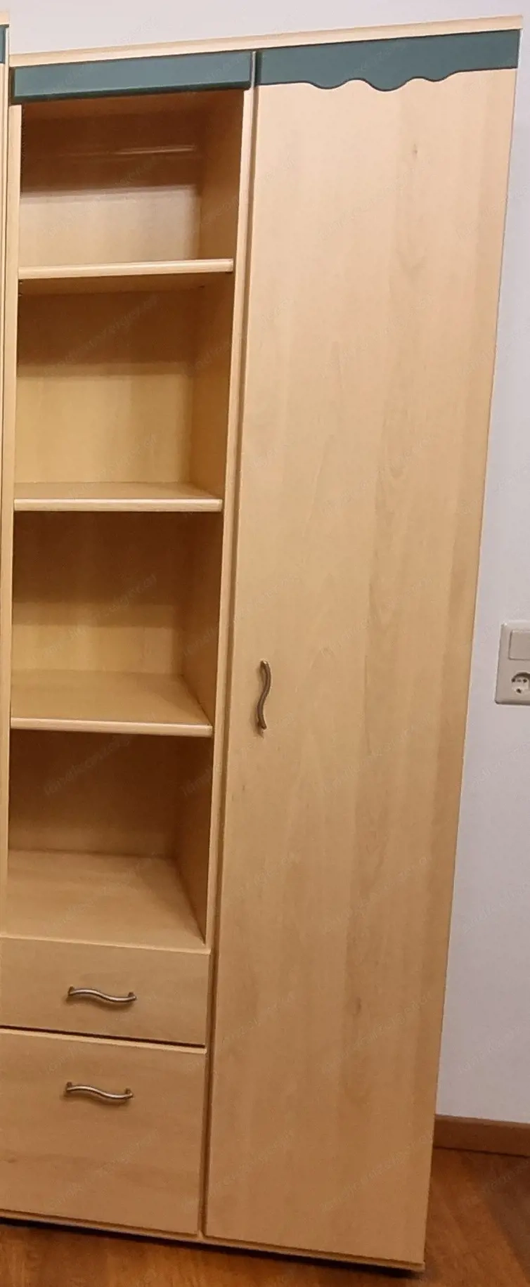 Schrank mit verschiedenen Fächern, Schubladen und einer Türe, Birkenoptik