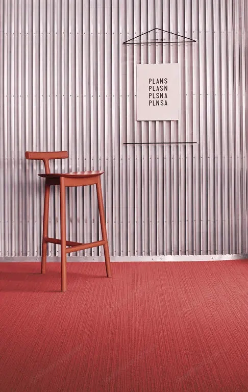 Rote Teppichfliesen (25 cm x 100 cm) von Interface