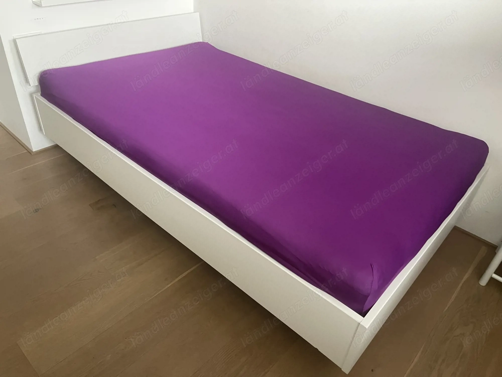 Bett mit Lattenrost 120x200cm