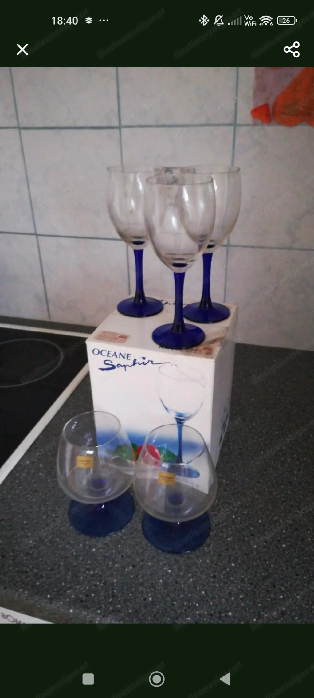 Gläser mit blauem Stiel 