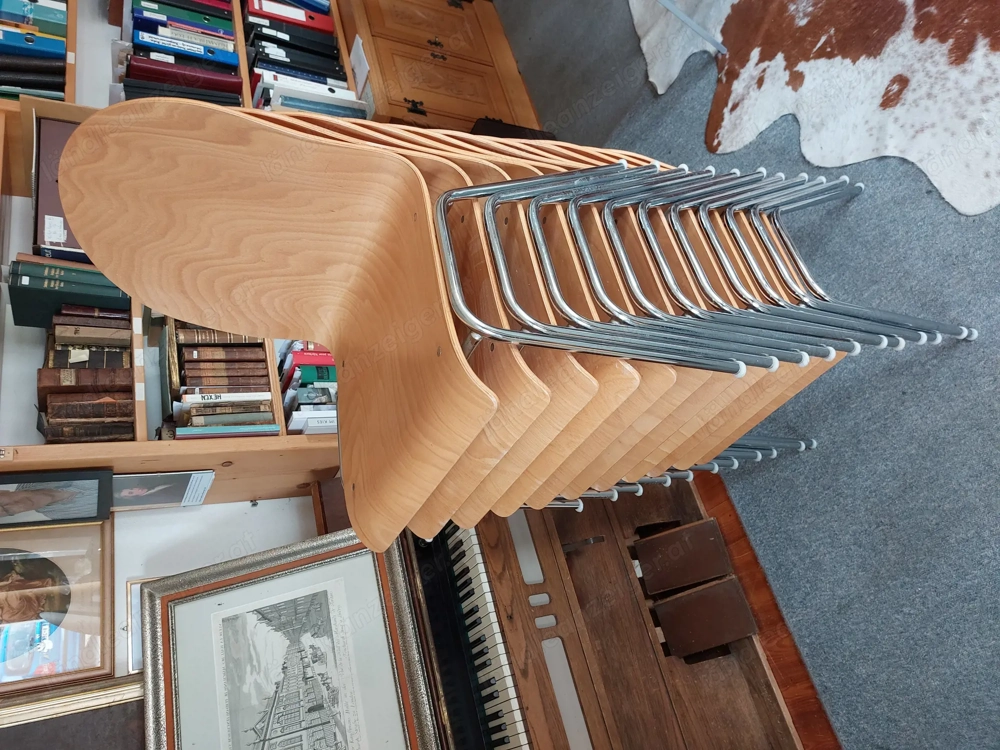 Bis zu 25 Stapelstühle zu verkaufen 