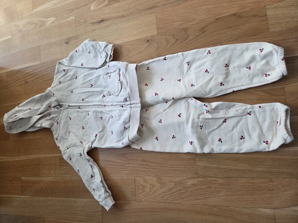 Kleinkinder anzug mit süssen kirschen  überganskleidung 86 92