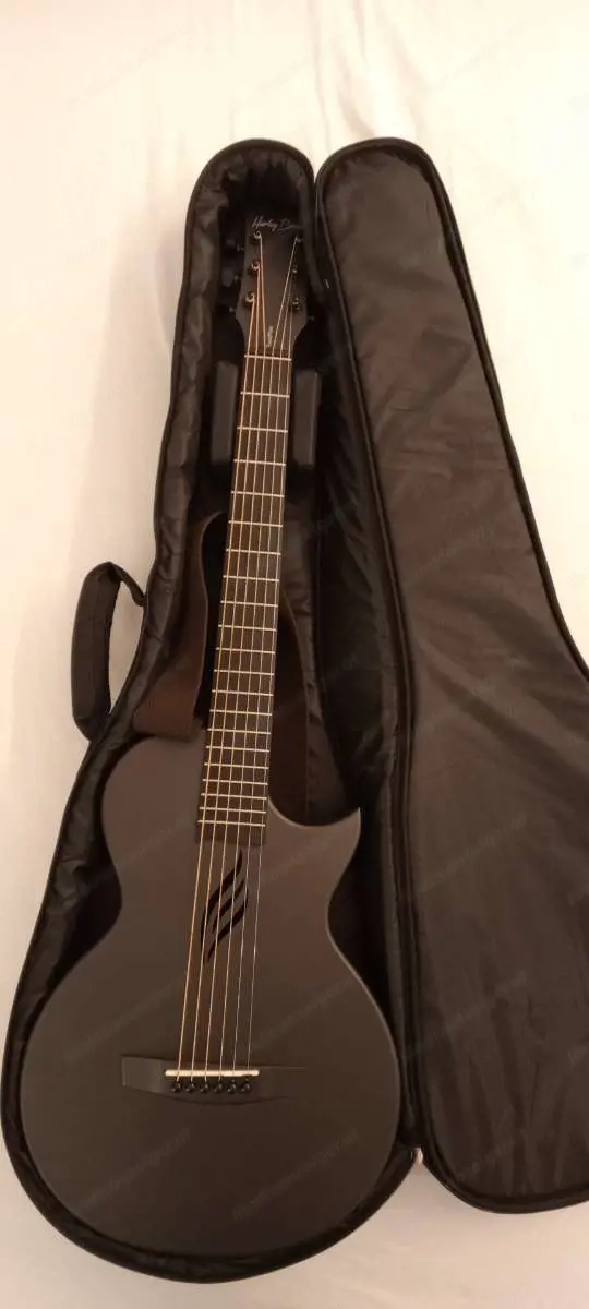 Carbon Traveller Gitarre wie neu, super leicht zu spielen 