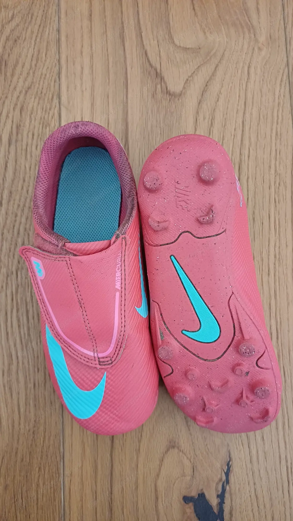 Kinderfußballschuhe NIKE zu verkaufen (31,5)