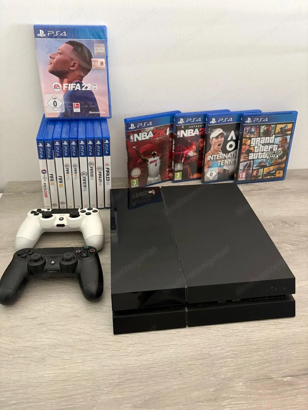 PS4 mit 2 Controllern + 14 Spielen (FIFA 2015 2023, GTA) Originalverpackung