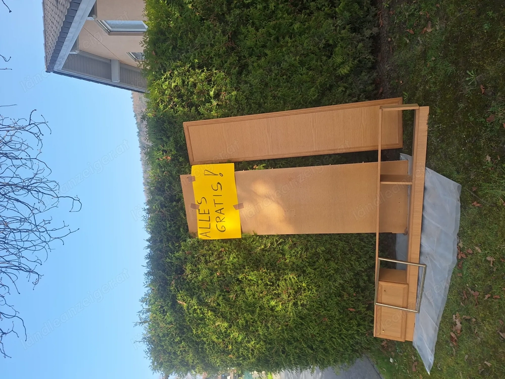 Holzplatten und Regal