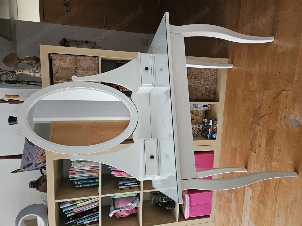 Weißer Schminktisch