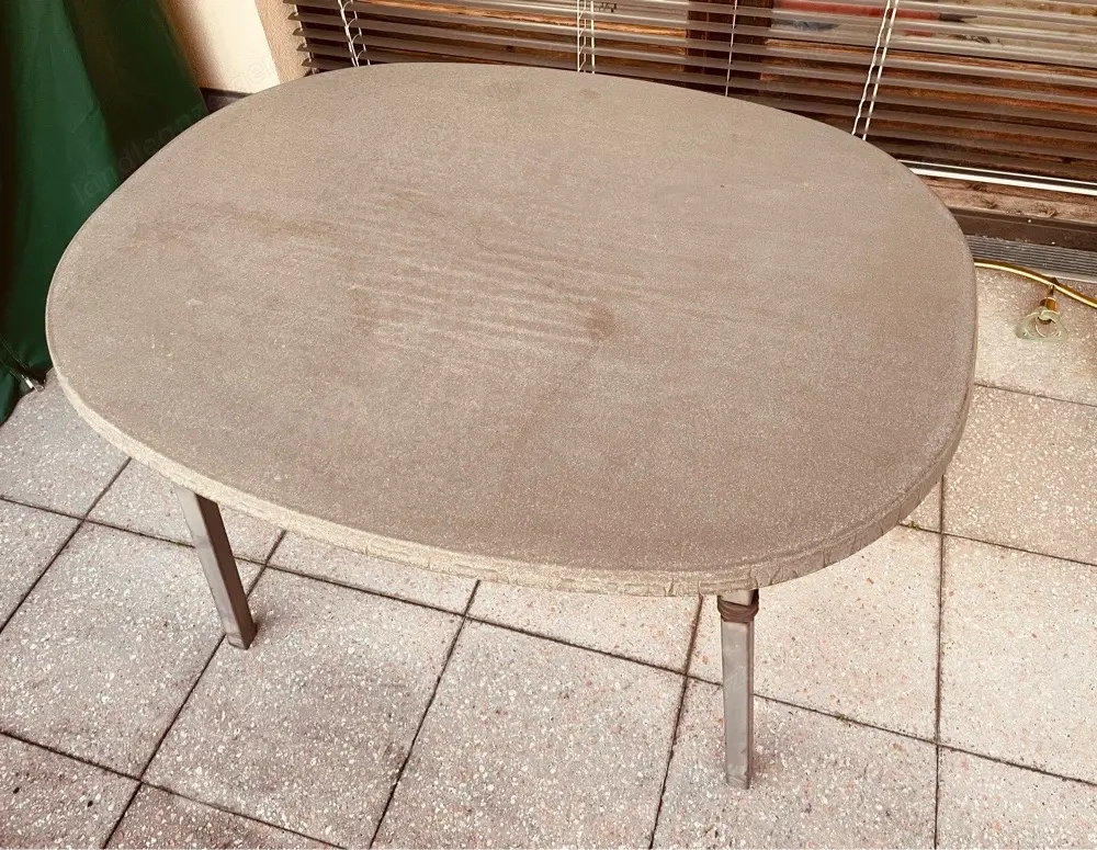 Gartentisch zu verschenken