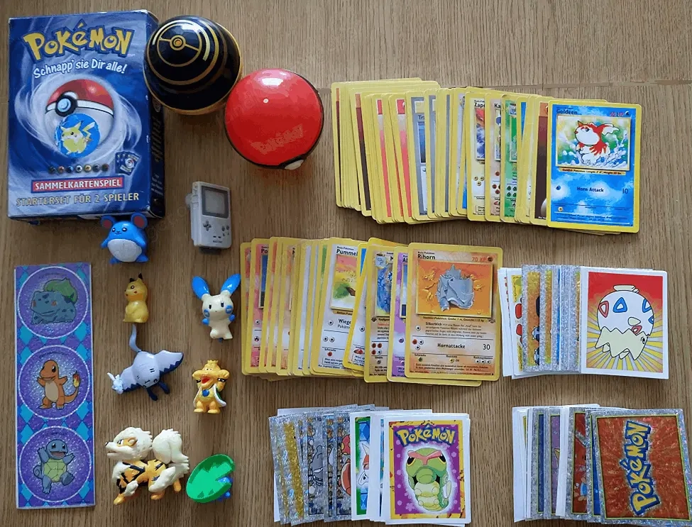 Pokémon Sammelkartenspiel Grundset   Base Serie (TCG), Pokémon Merlin Sticker, Figuren, Pokéball...