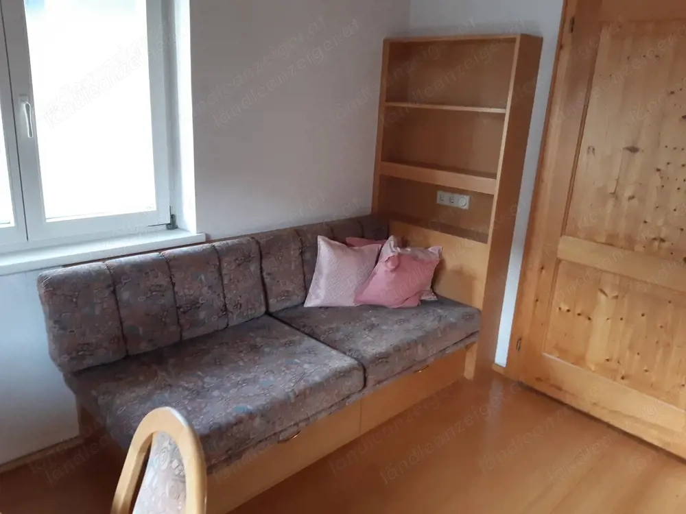 Couch mit Regal und zwei Schubladen