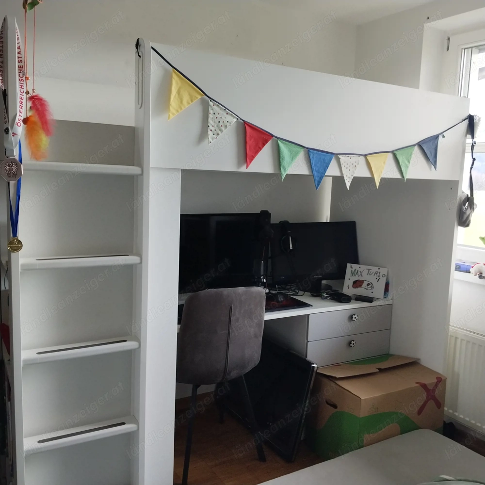 Hochbett mit Schreibtisch 