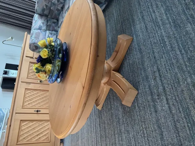 Runder Couchtisch aus massiver Fichte