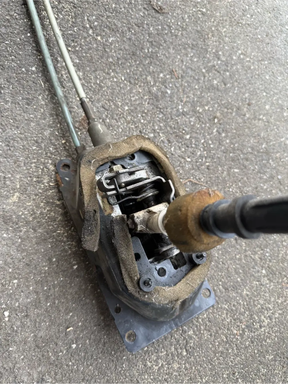 VW Golf 3 Schaltkulisse mit Schalthebel und Schaltseilen