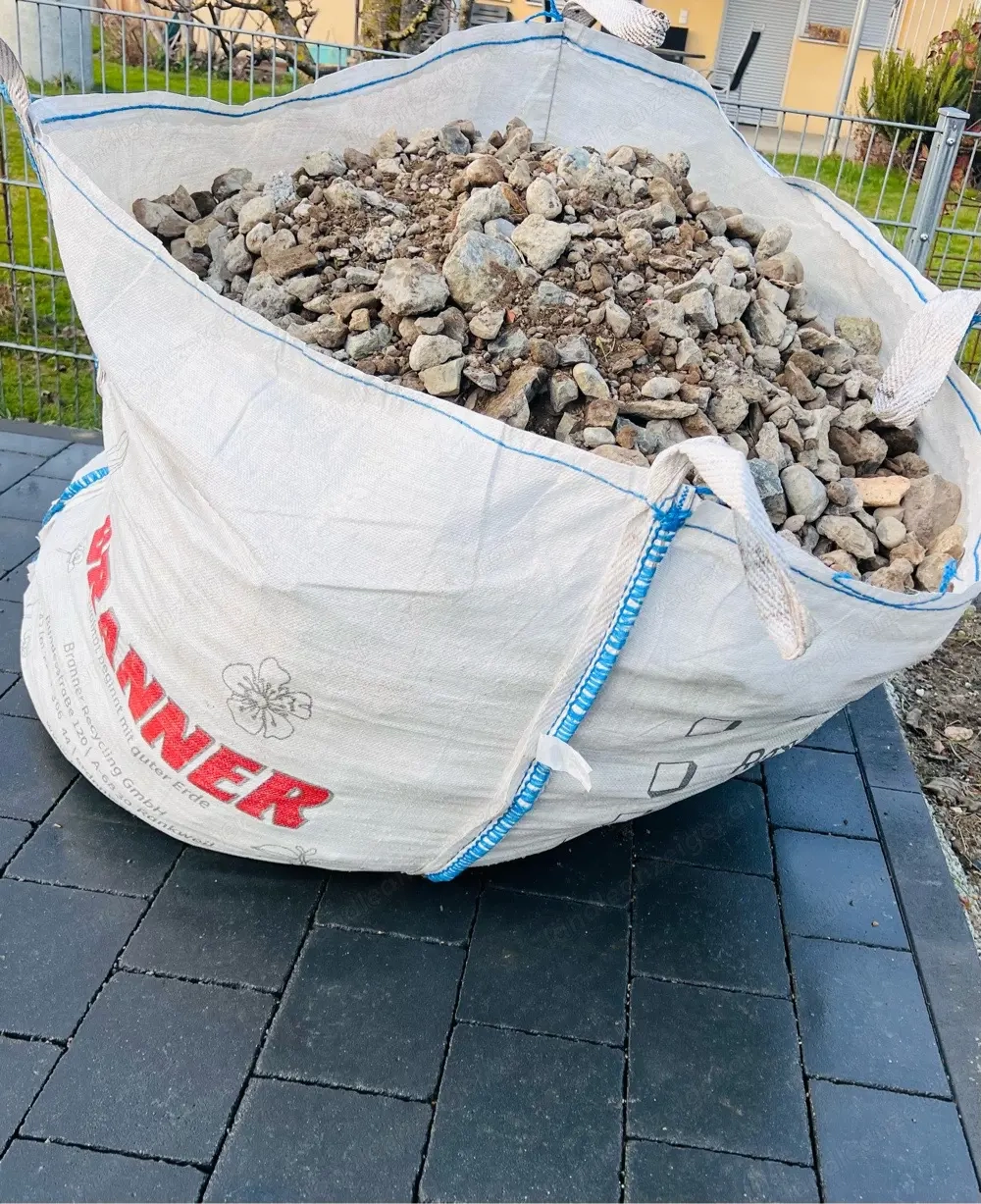 Frostkoffer ca 1m3. GRATIS.( gemischt, grob)