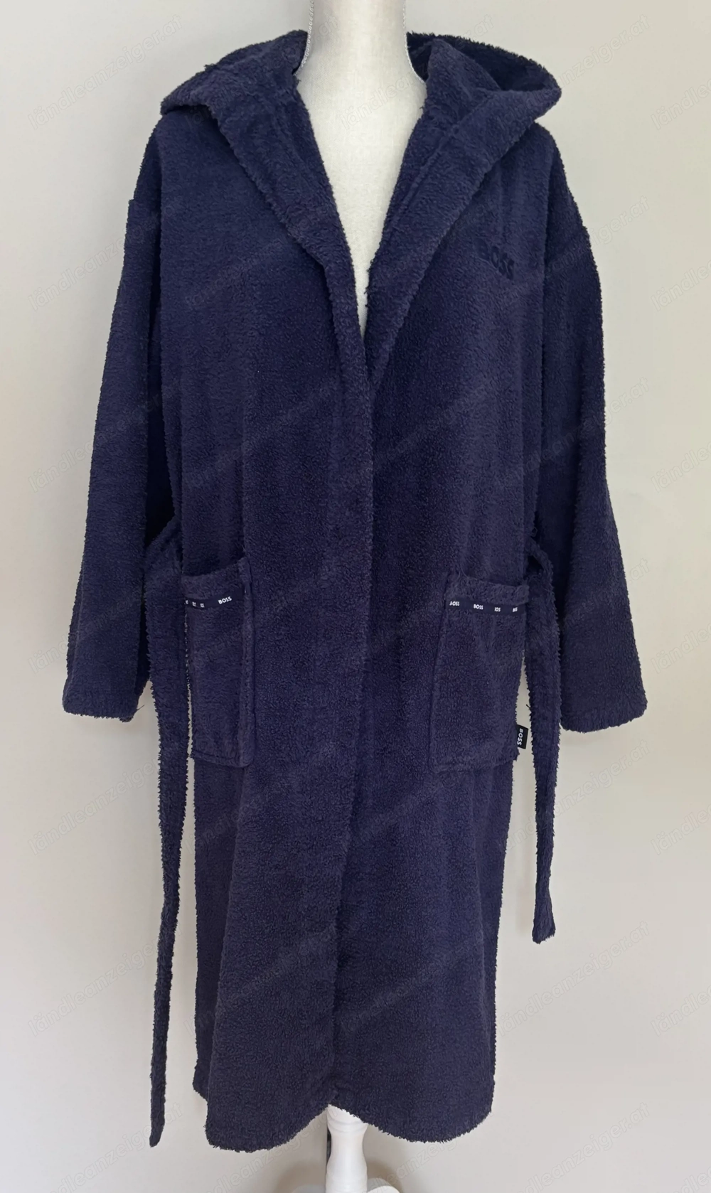 Dunkelblauer Damenbademantel BOSS