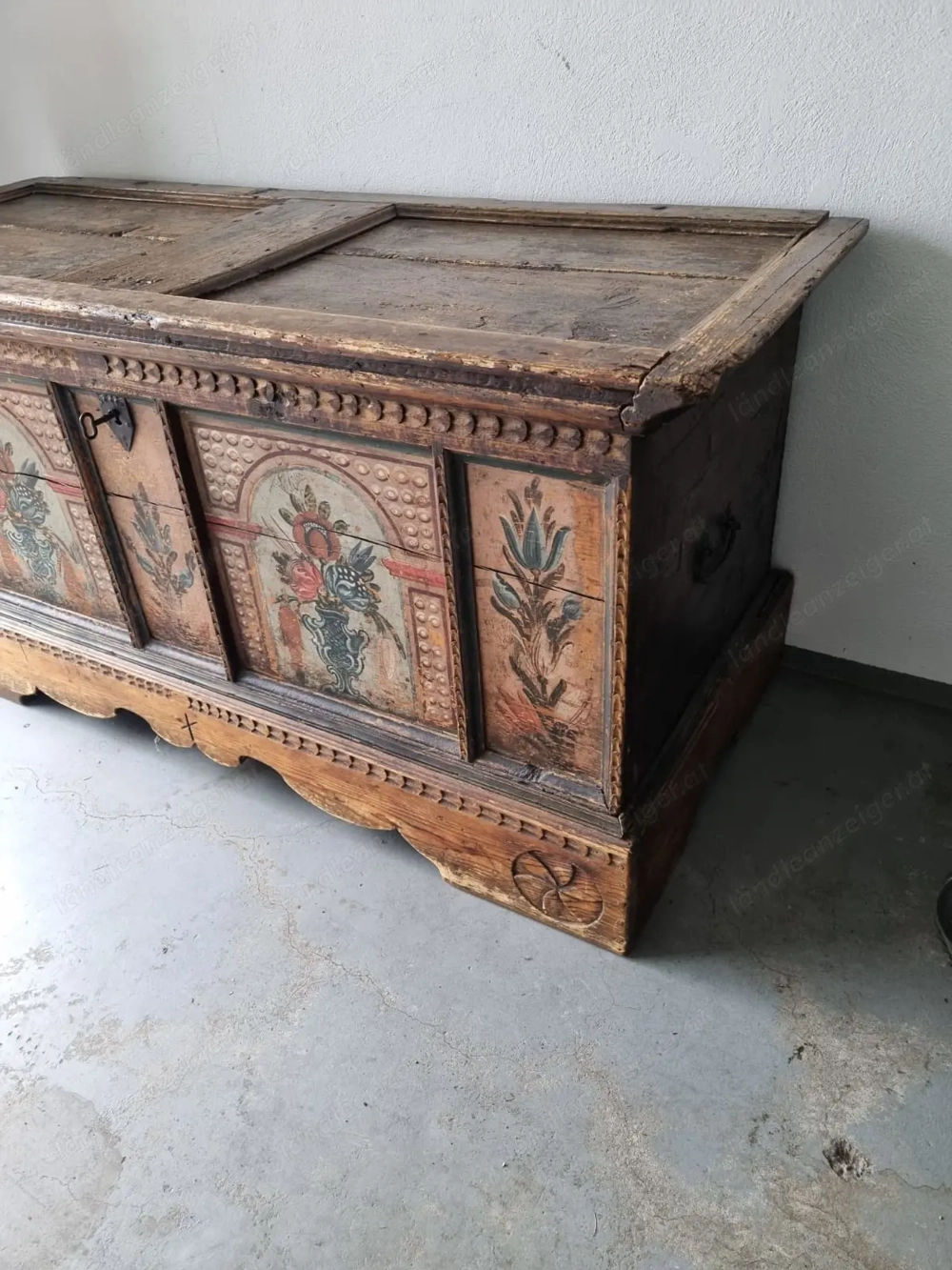 Sehr alte Holz Truhe in eine guten Zustand