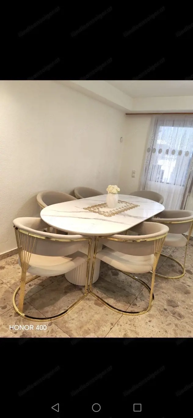 Moderne Esstischgruppe mit 6 Stühlen - Marmoroptik & Gold - wie neu