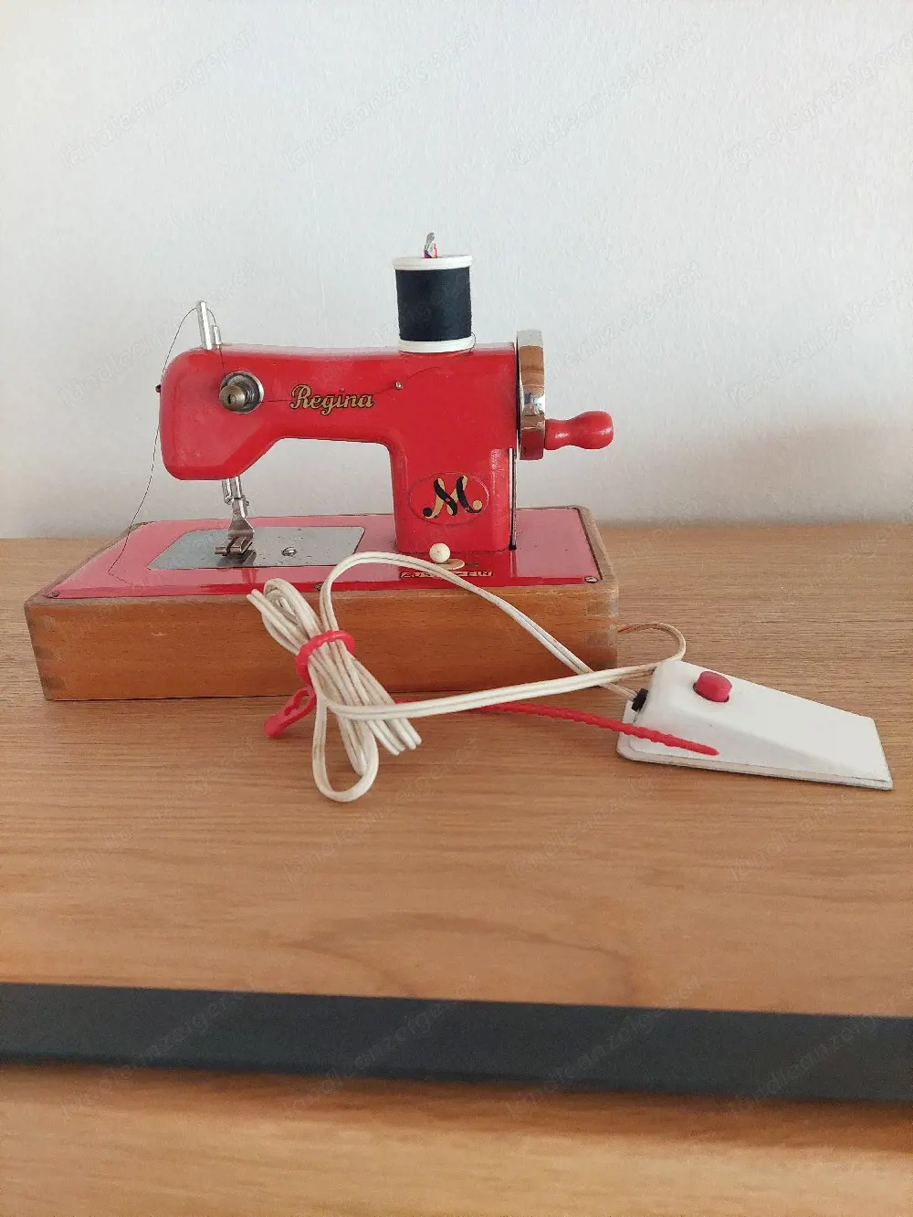 Alte US Zone Kindernähmaschine 