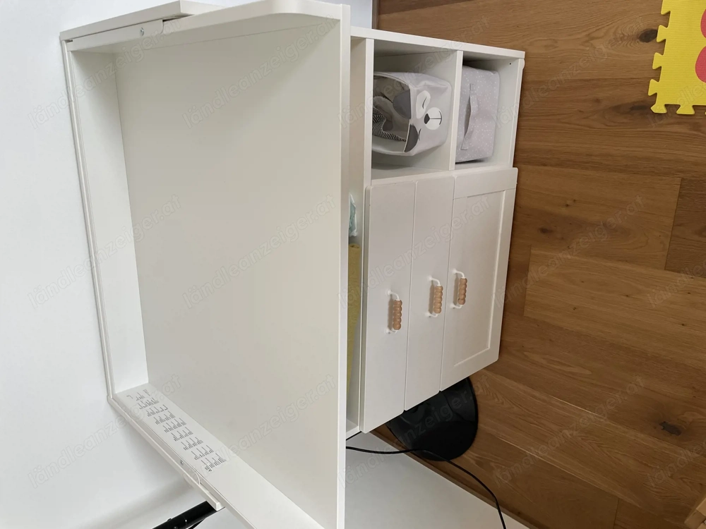 Wickelkommode und Kleiderschrank 