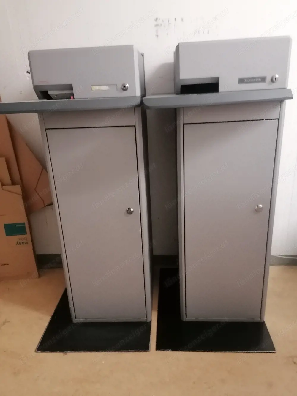 2x Metallkästen zu verschenken