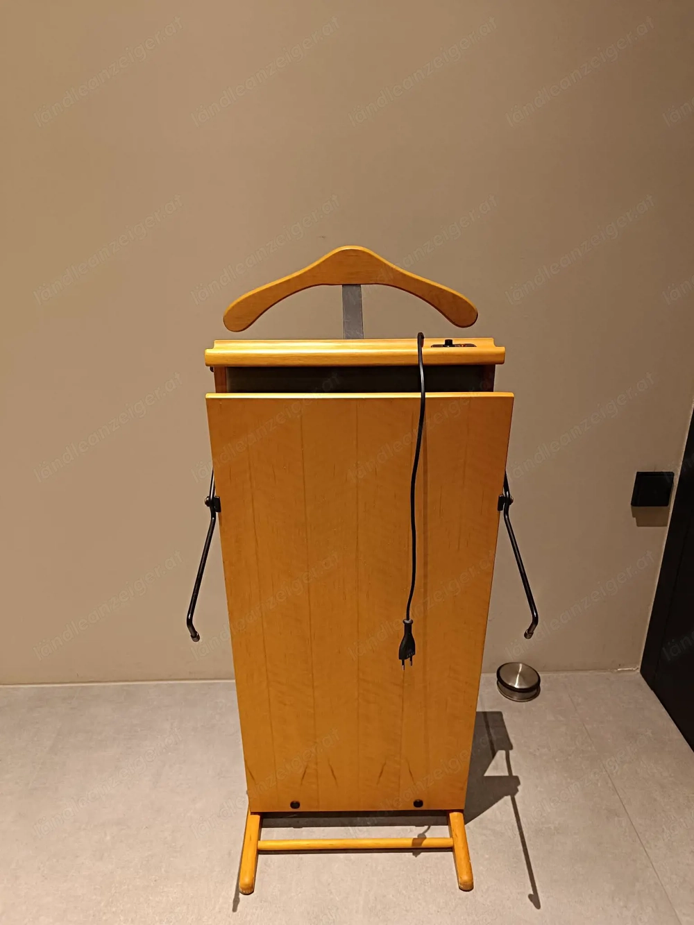 Herrendiener Hosenpresse Hosenbügler heizbar