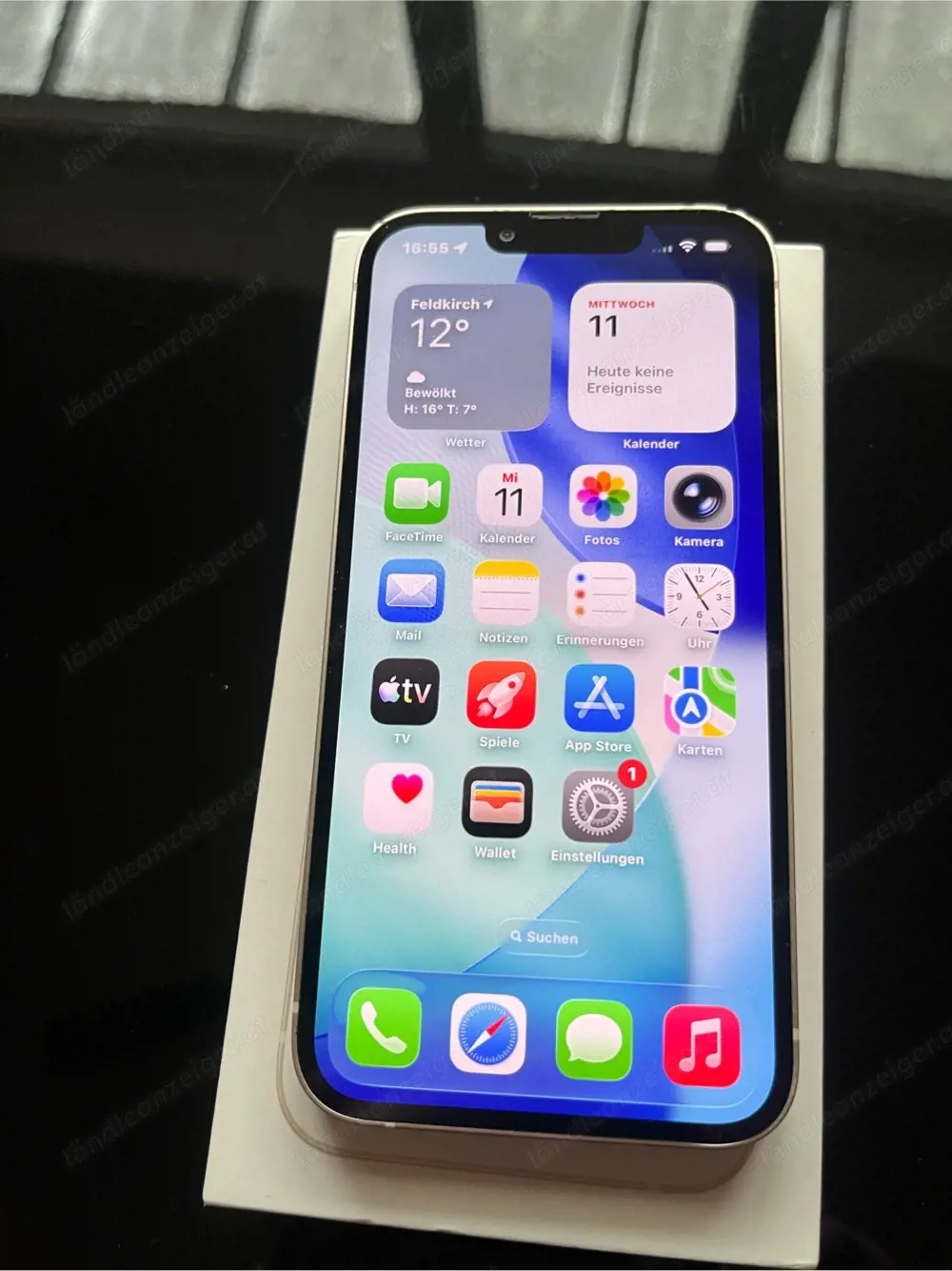 iPhone 13 in Starlight