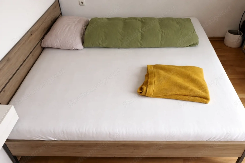 Doppelbett inkl. 2 Matratzen & Lattenrost