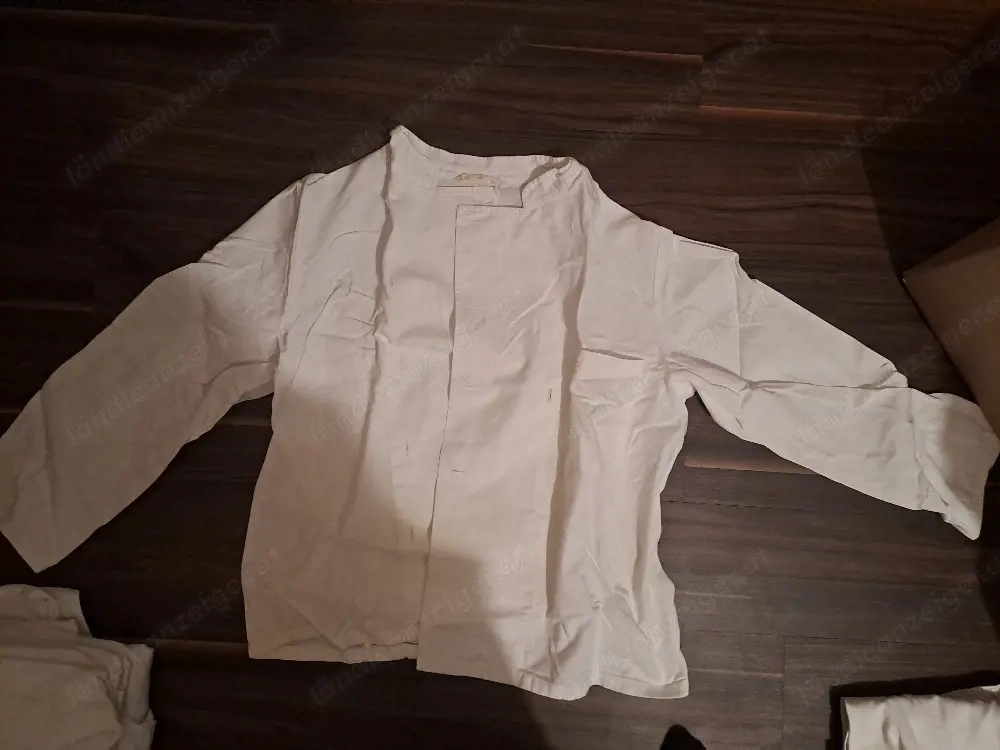 Größere weiße Kochjacken