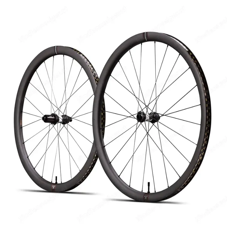 34|37 Turbulent Aero Laufradsatz - DT Swiss 240 - fast neu