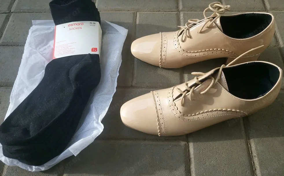 Neu & ungetragen: Beige Pumps in Gr. 37 inkl. 7er-Pack Socken (Gr. 35-38)