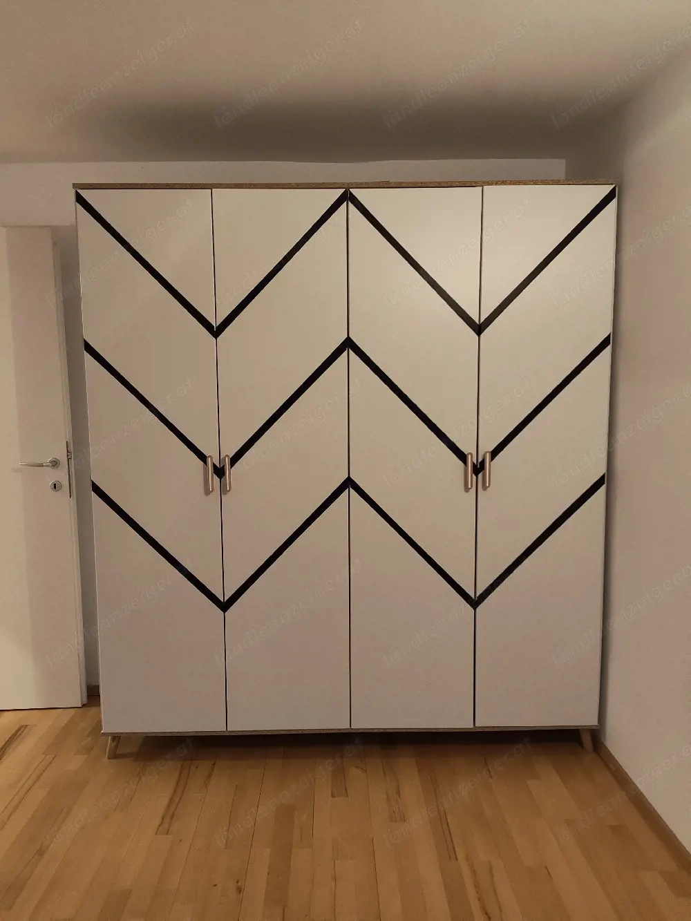 Kleiderschrank