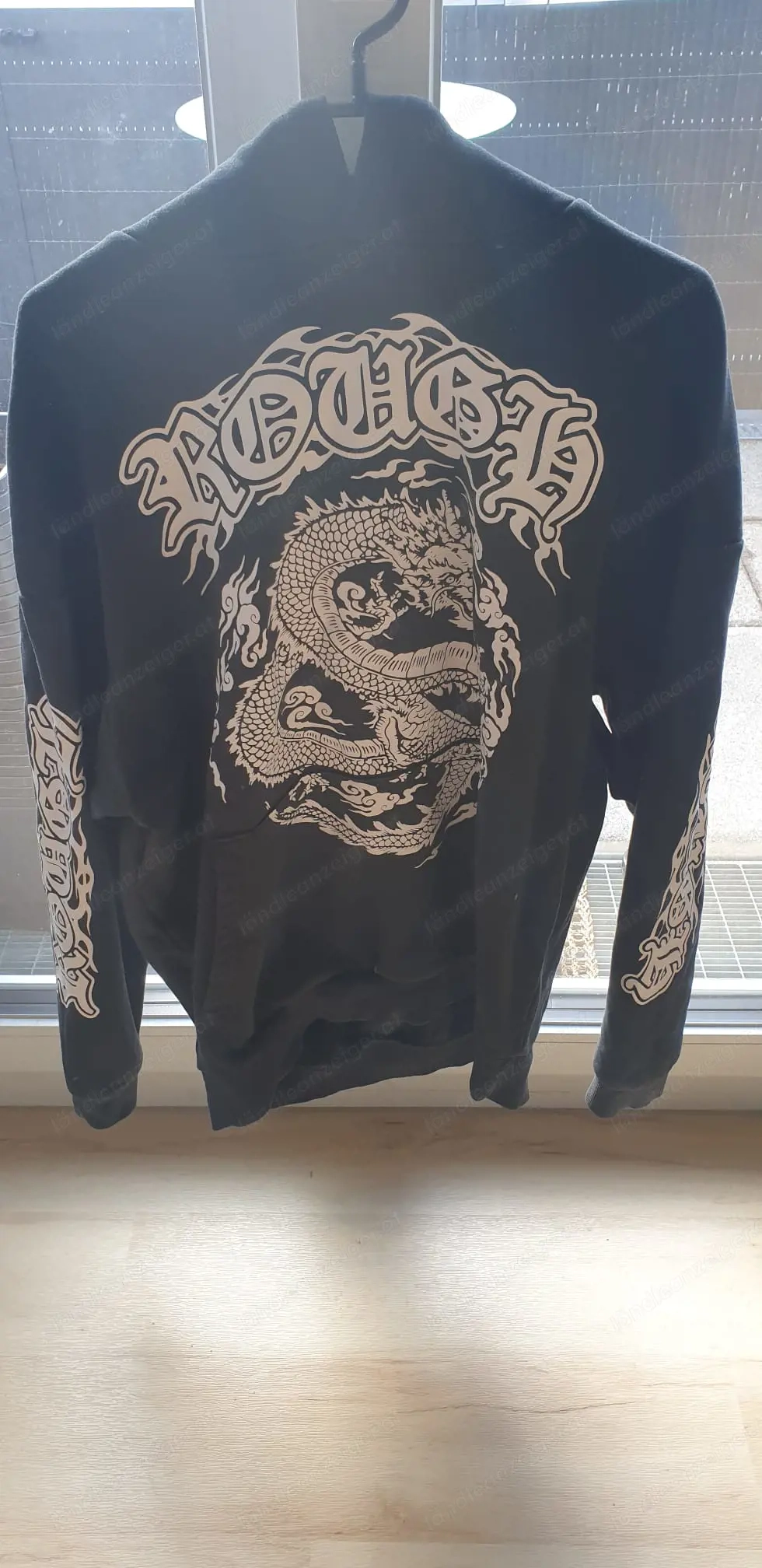 Hoodie Schwarz   Weiß Drachenlogo