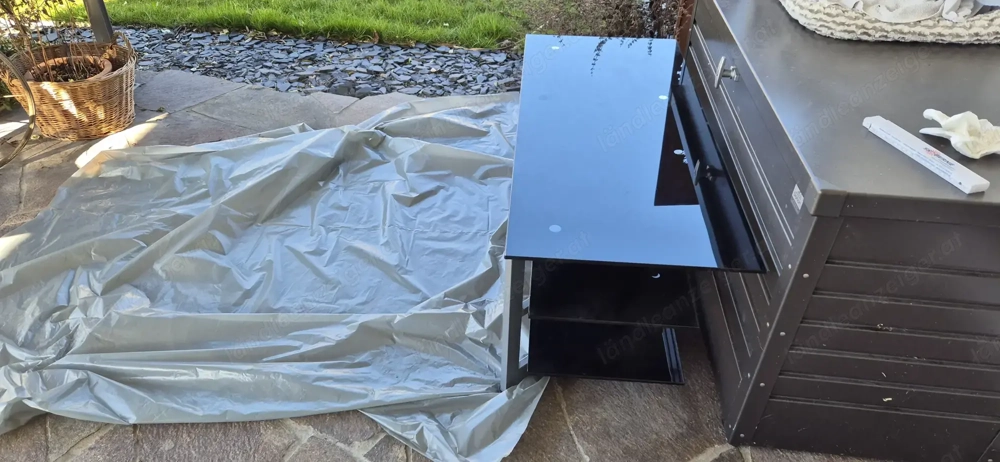 Fernsehtisch aus Glas 