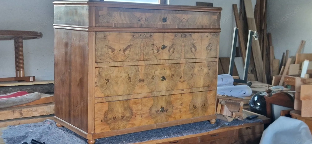 Kommode Wurzelmaser Nuss