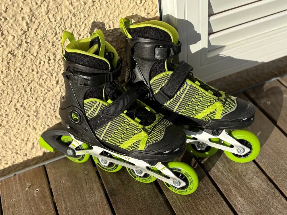 Rollerblades und Helm