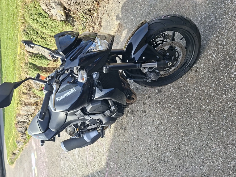 Verkaufe Kawasaki ZR750 
