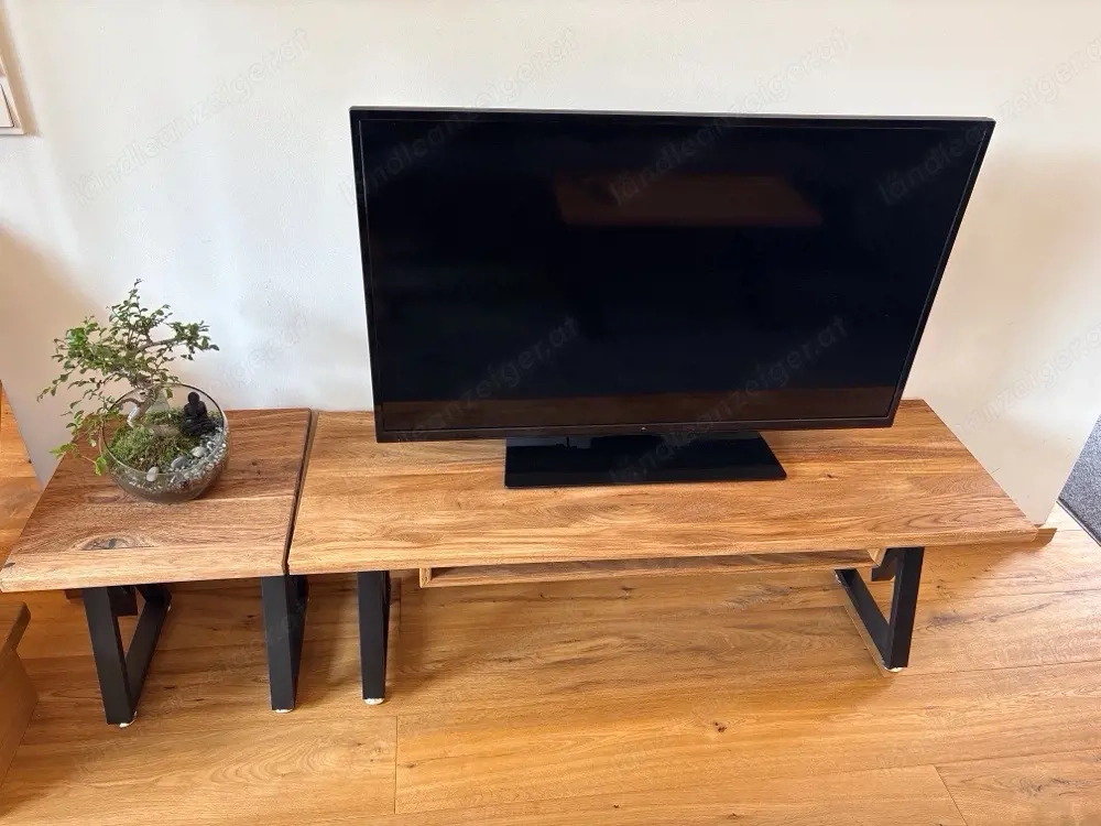 TV Board Eiche massiv handgefertigt mit Metallgestell