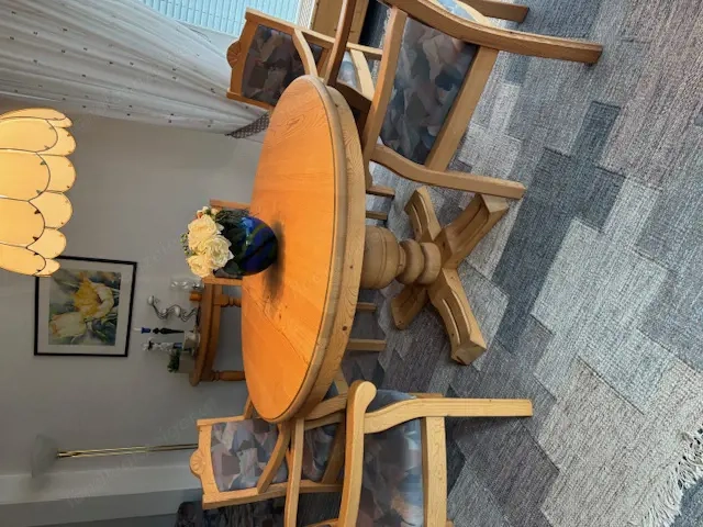 Esstisch aus massiver Fichte