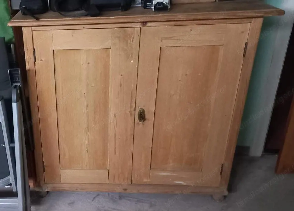 2 hist. Bauern-Kommoden zu verkaufen