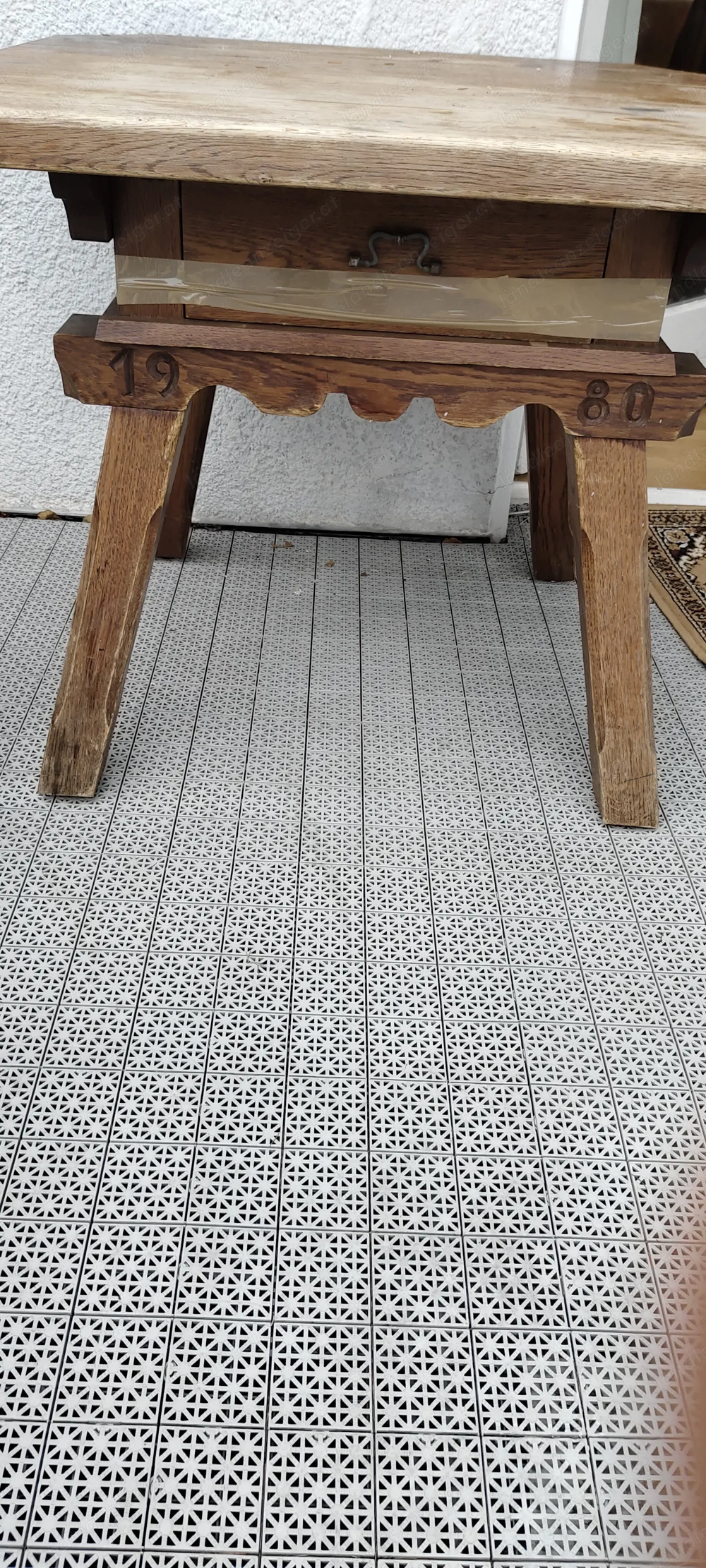 Vollholz Tisch mit stuehlen