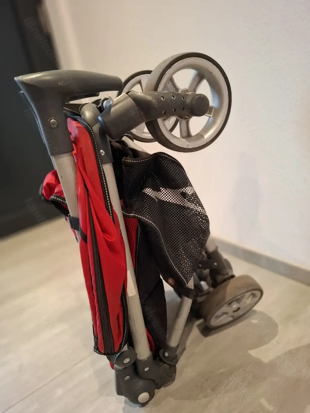Buggy TFK mit Liegefunktion,  klein zusammenfaltbar