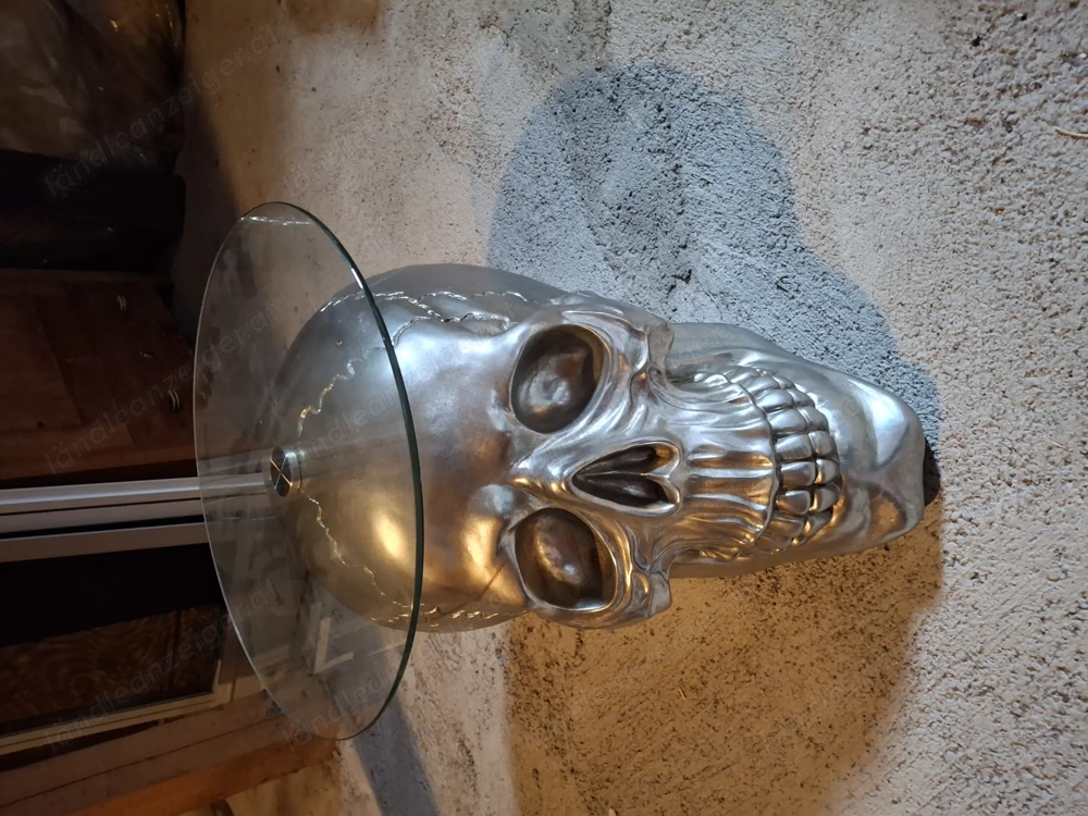 Couch Tisch Skull