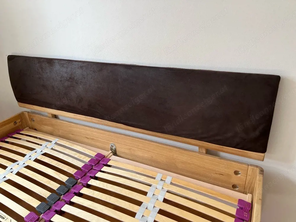 Bettgestell mit Lattenrost