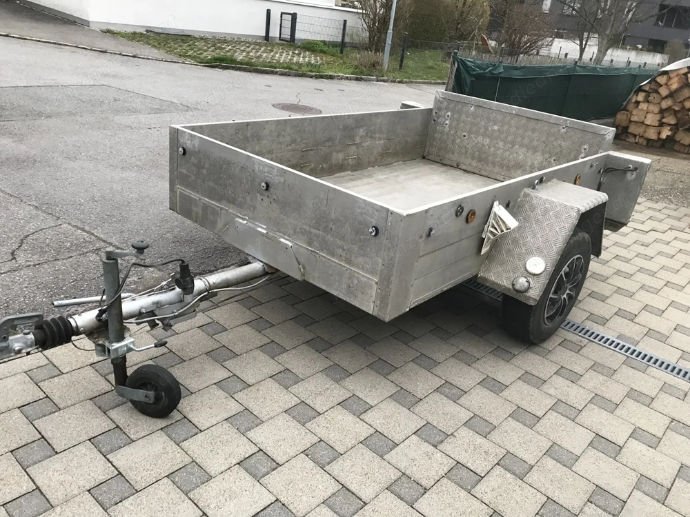 Biete schweren Alu Anhänger