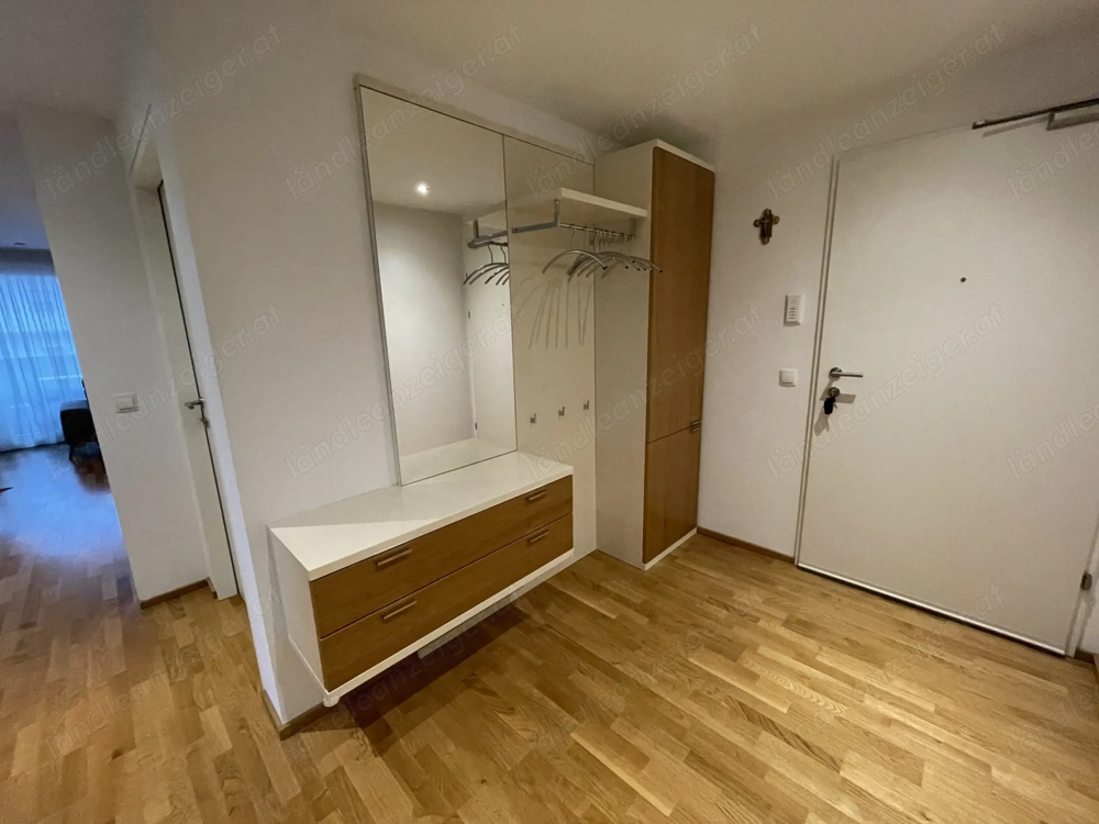 Garderobe mit Eiche-Elementen